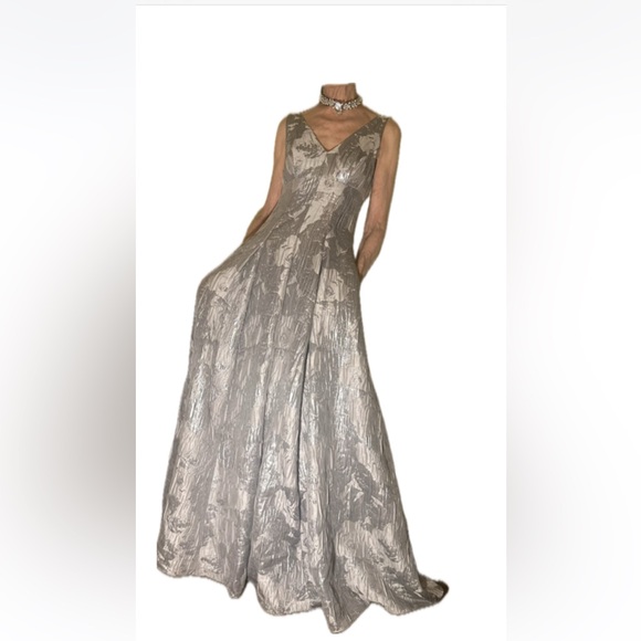 Aidan Mattox Dresses & Skirts - Aidan Mattox sleeveless gown, size 0 (though it might fit a 2) Gray/silver
